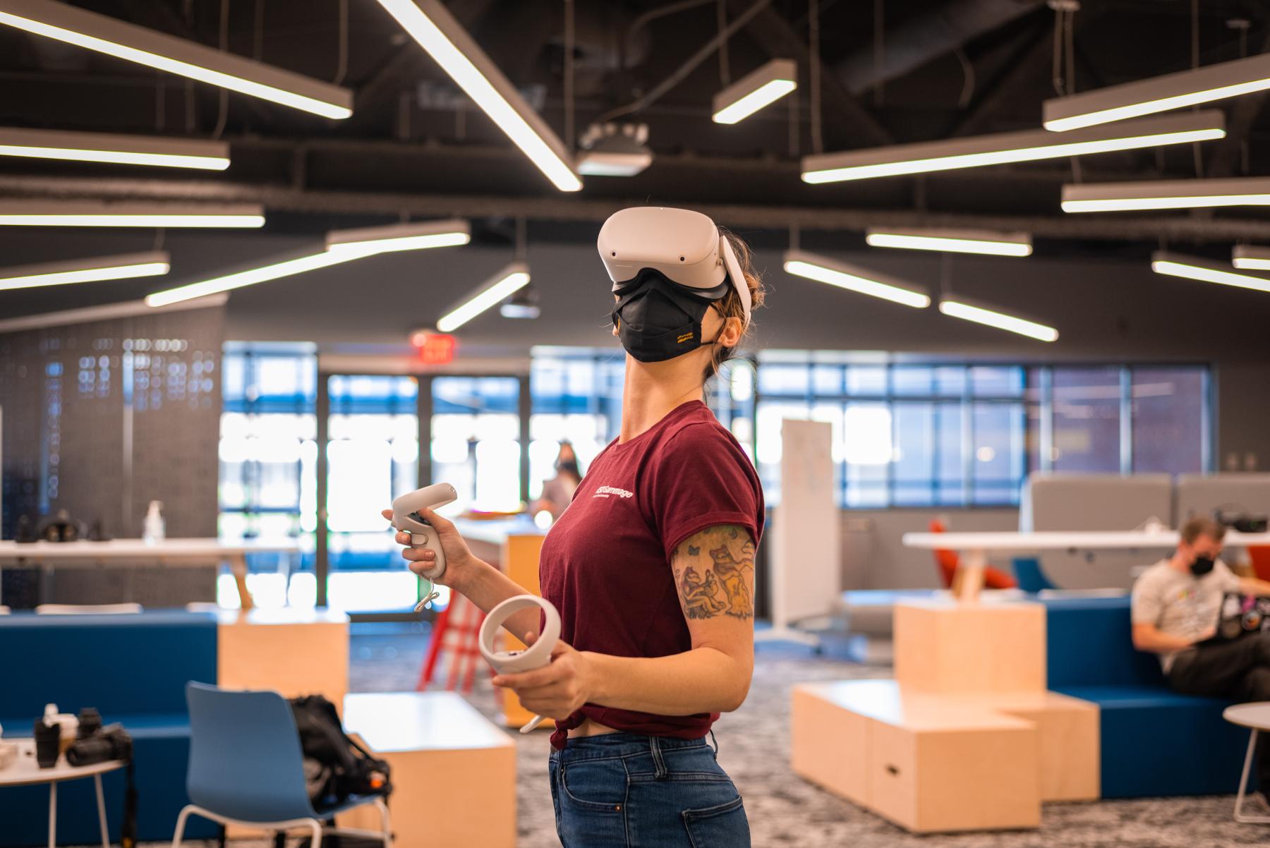 Student uses VR headset at the Immersive Creation Studio
